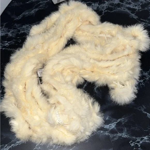 Marcus Adler 100% Rabbit Fur Ruffle Infinity Scarf Wrap Ivory AUTHENTIC NWT - Picture 5 of 5